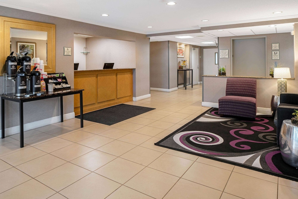 La Quinta Inn & Suites by Wyndham Naples East I-75 10/45