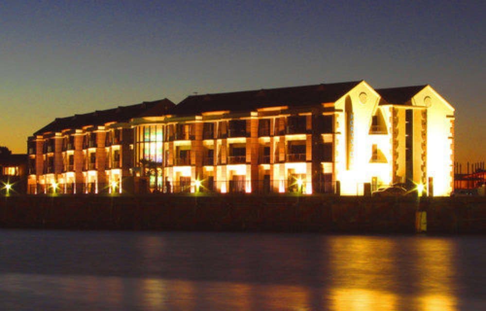 Portside Hotel 4/68