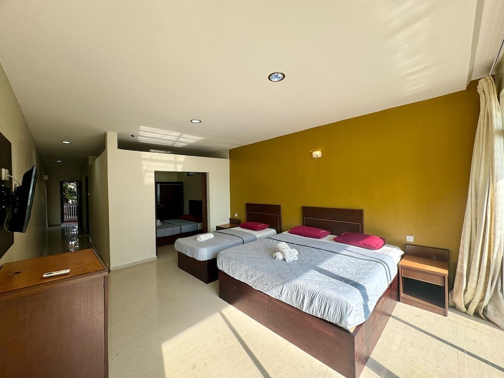 Mersing Beach Resort 11/34