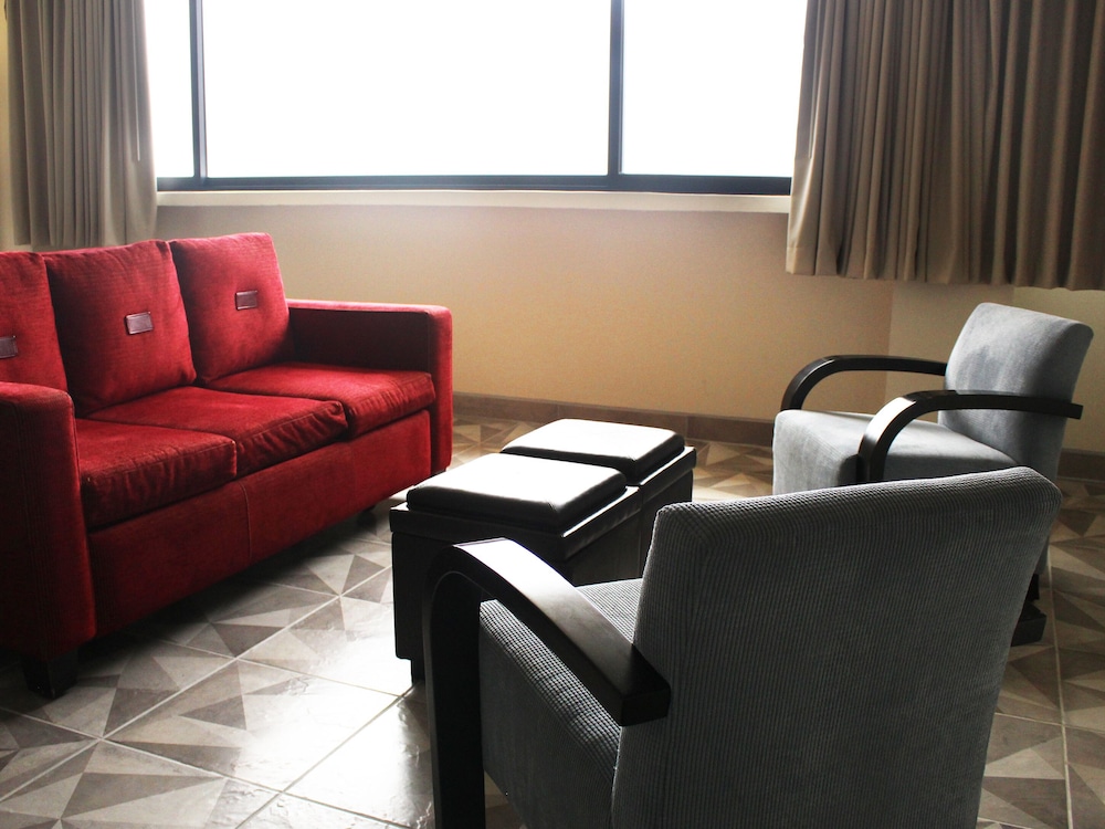 Corona Plaza Hotel 48/70