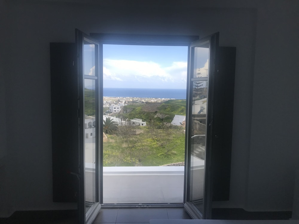Amphitrite Suites Santorini 7/68
