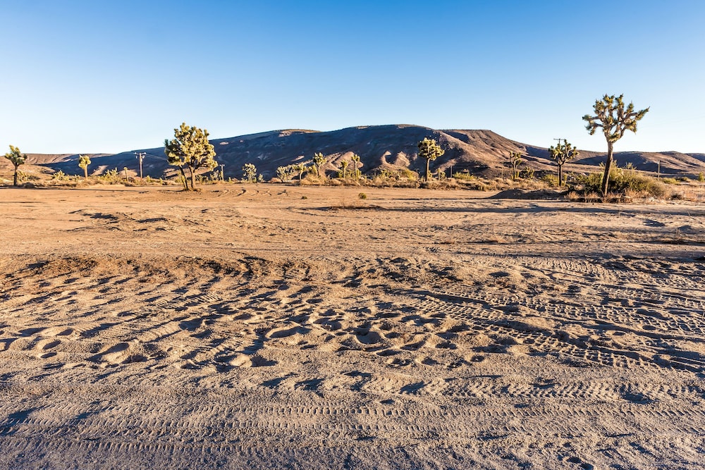 Pioneertown Motel 48/53