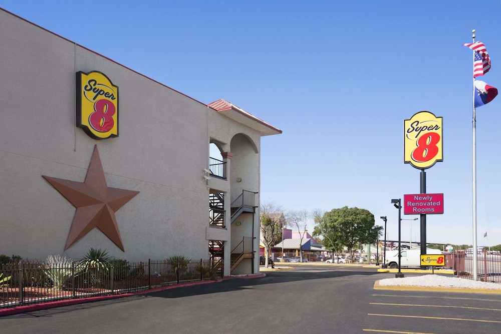 Super 8 By Wyndham Austin University/Downtown Area 7/38