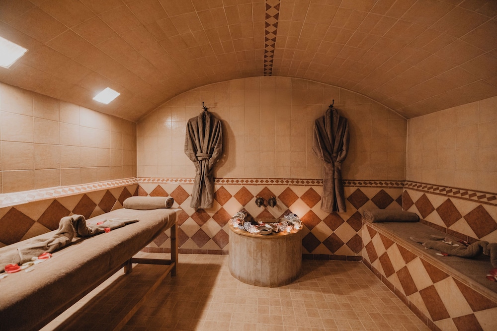 Amani Hotel Suites & Spa 52/85