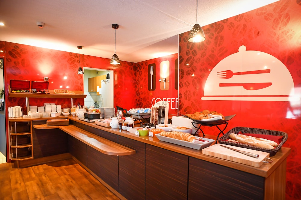 Brit Hotel Confort Saint-Lo 7/50