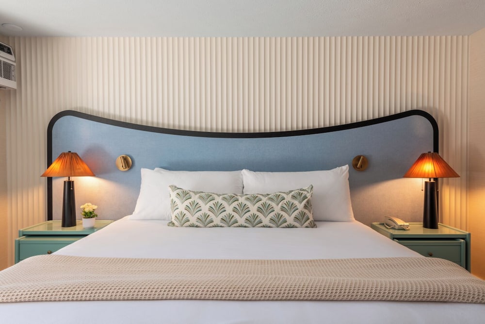 Clover, King Bed، MEADOWMERE RESORT 6/10