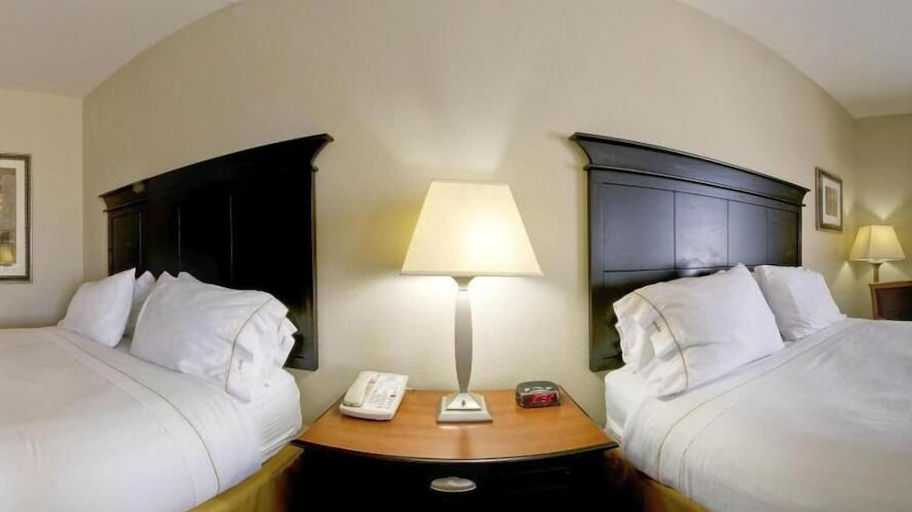 Holiday Inn Express Hotel & Suites Vernon College Area (HWY 287) 21/48
