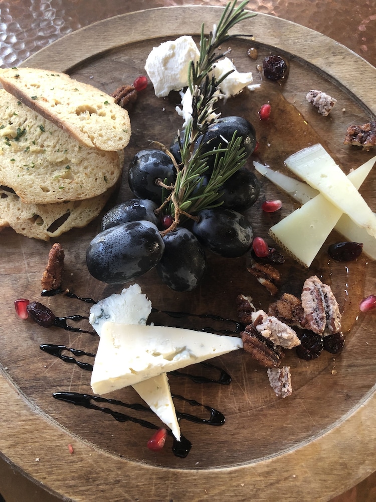 Glen Ellen Inn 24/62