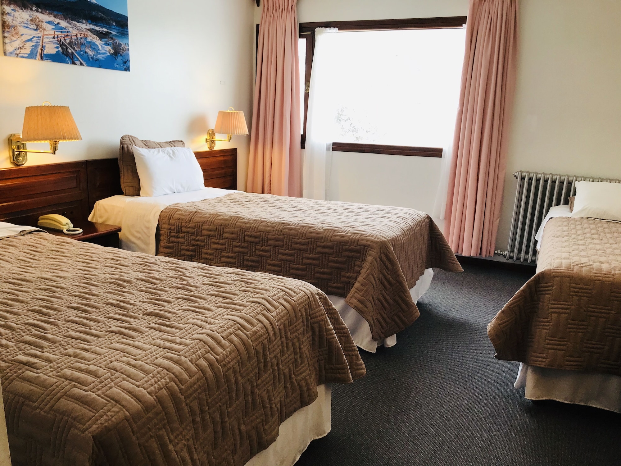 ROOM, TRIPLE, TWIN BEDS