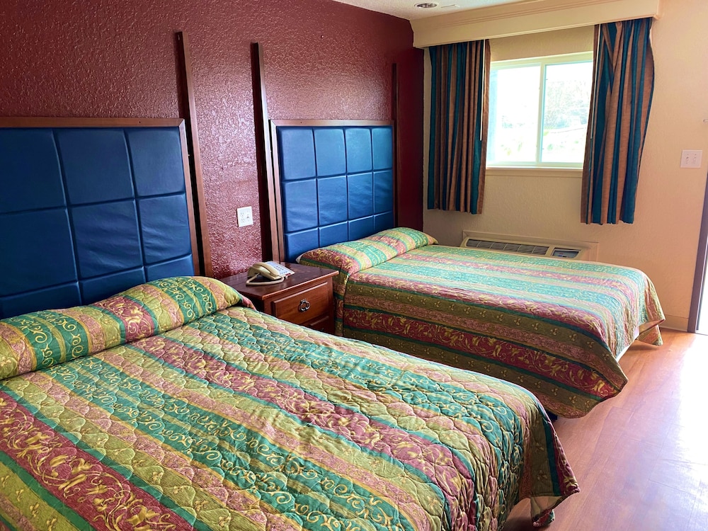 Economy Lodge by Hotel O Texas City 16/42