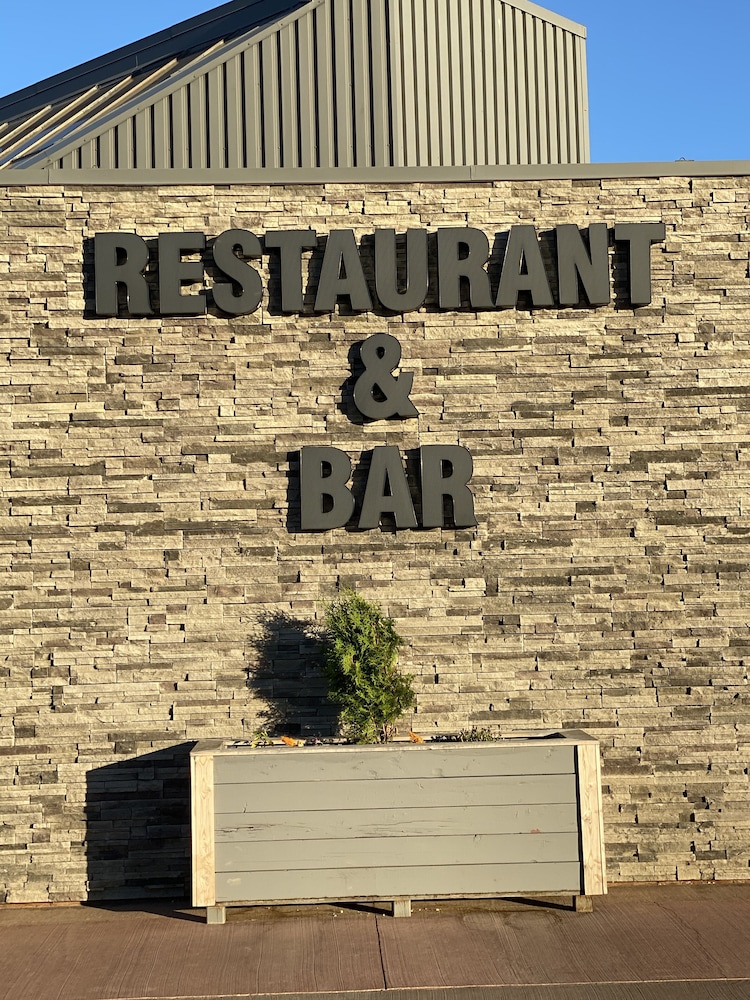 Travelodge by Wyndham Grande Prairie 2/46