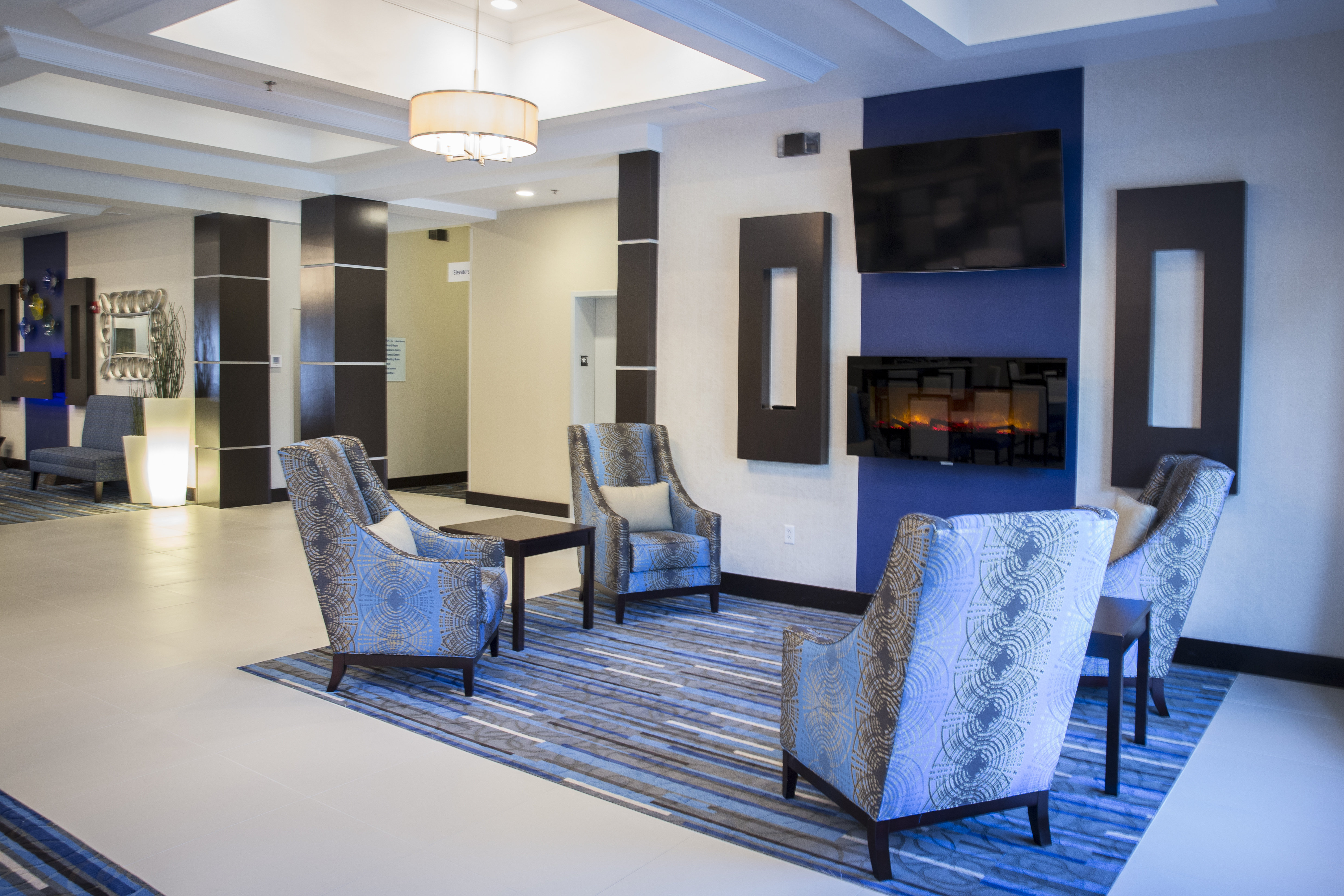 Holiday Inn Express Suites Edwardsville 25/45