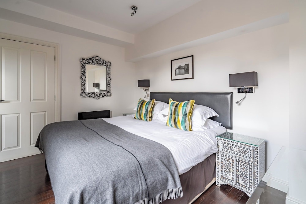 Design, Suite, King Bed, Terrace