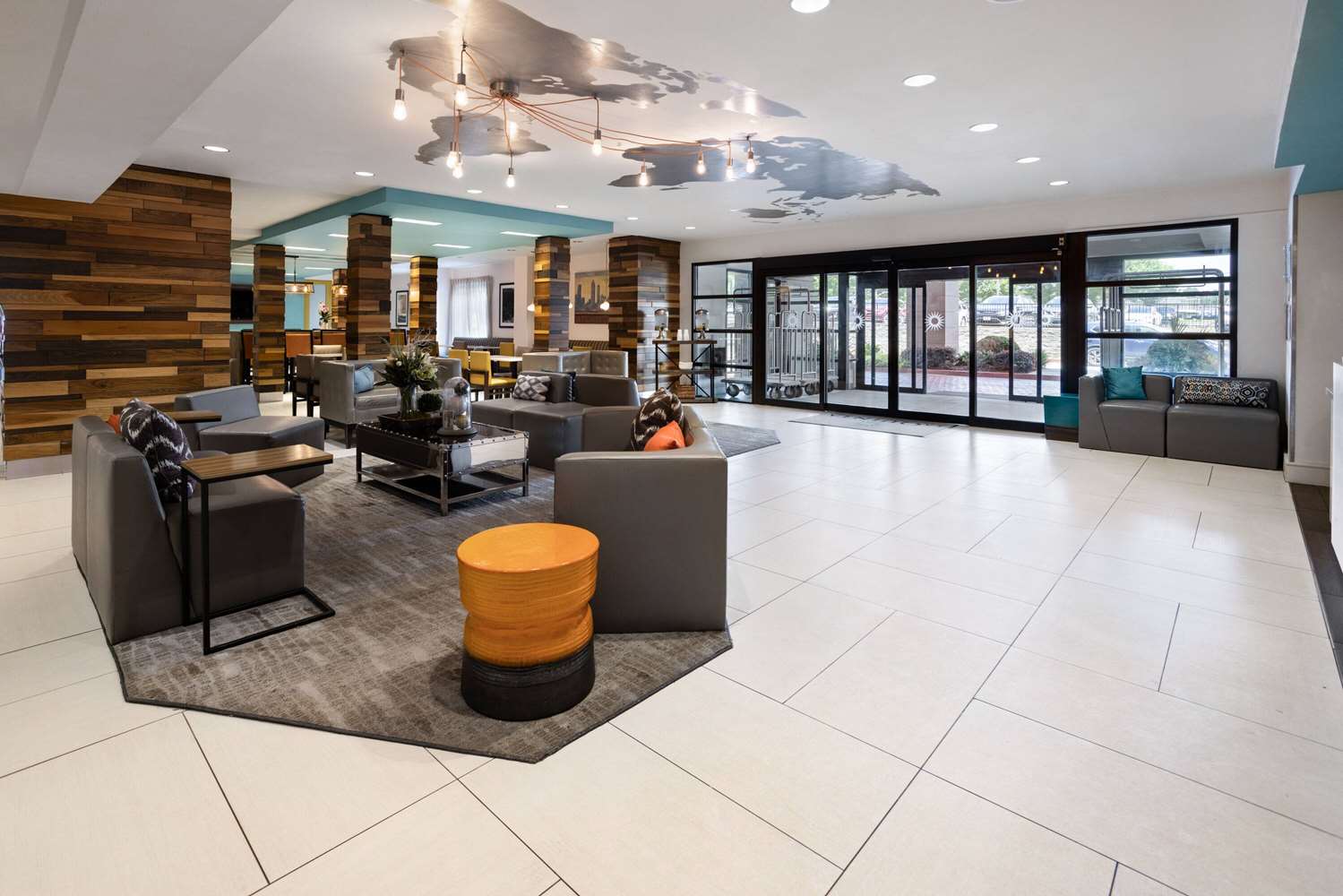 La Quinta Inn & Suites by Wyndham Atlanta Airport North 9/60