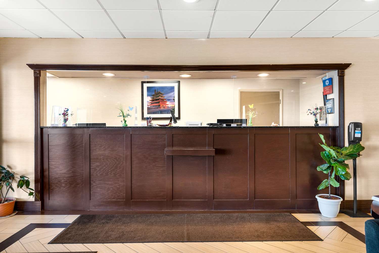 Lobby at SureStay Plus by Best Western Reading North, READING - PA