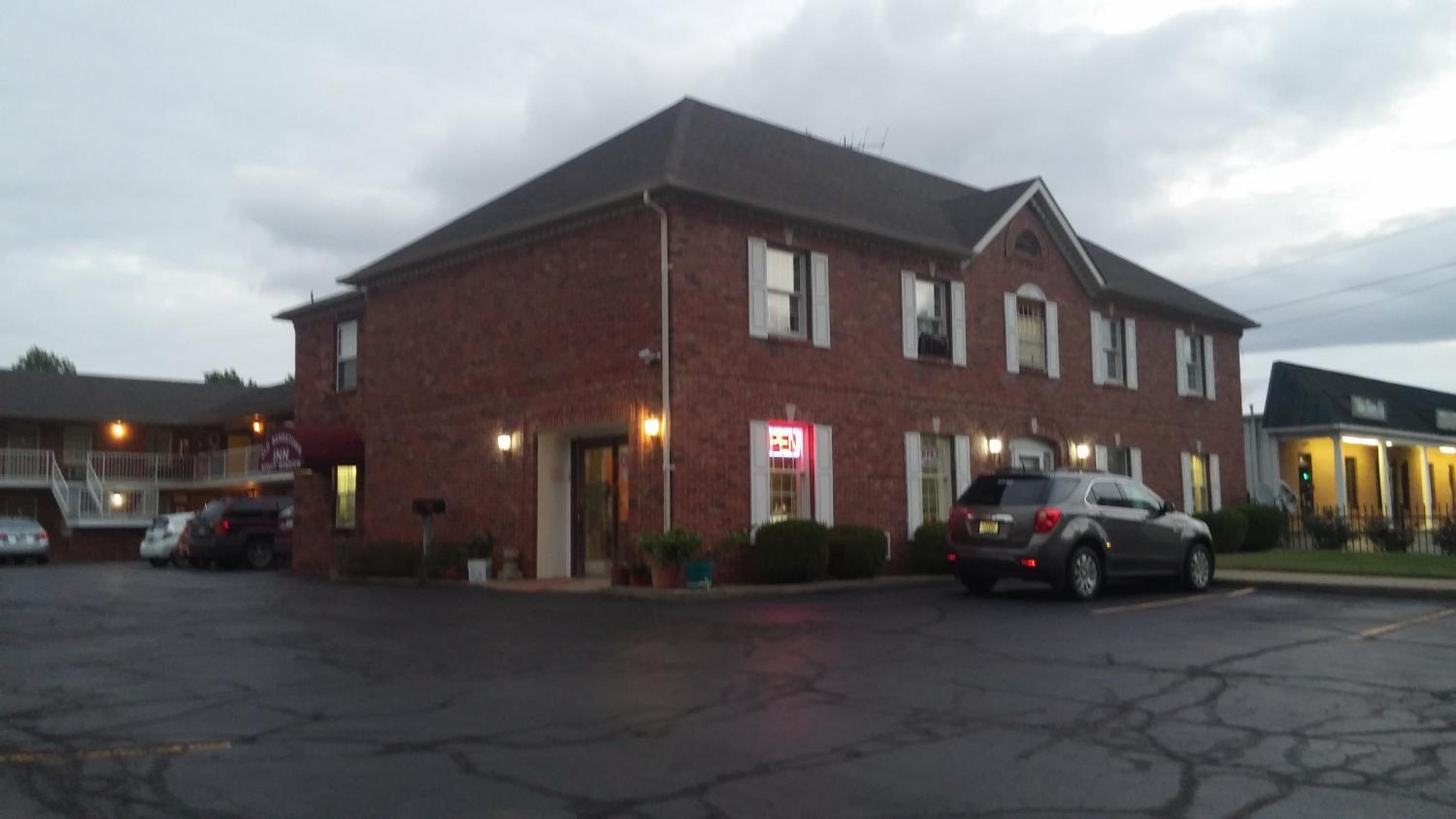 Old Bardstown Inn 28/32