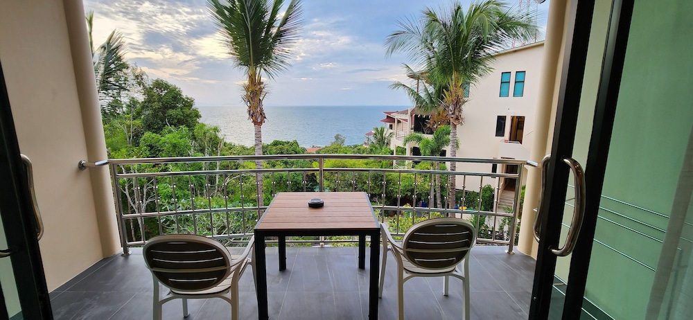 Sunset Hill Boutique Resort 61/77