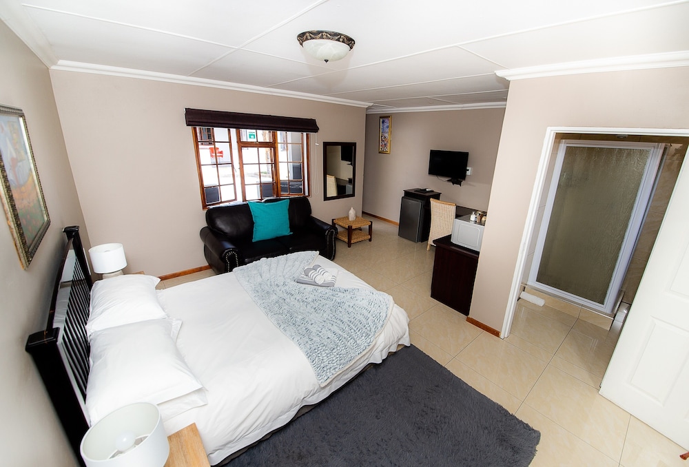 Kleinplasie Guest House 10/29