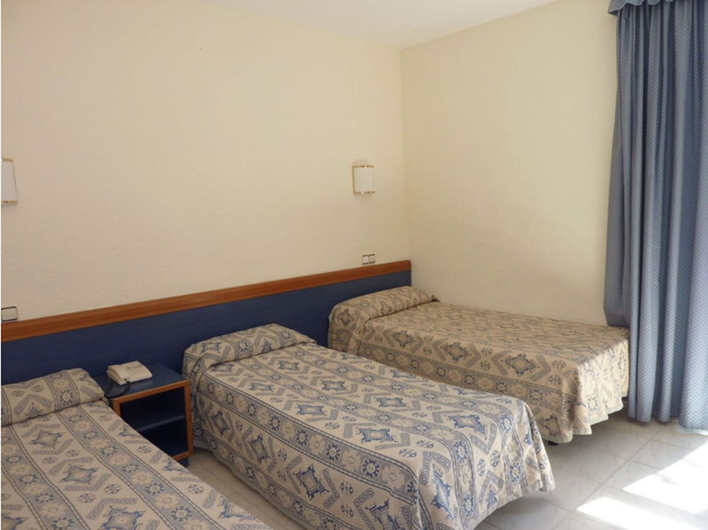 Room, Triple