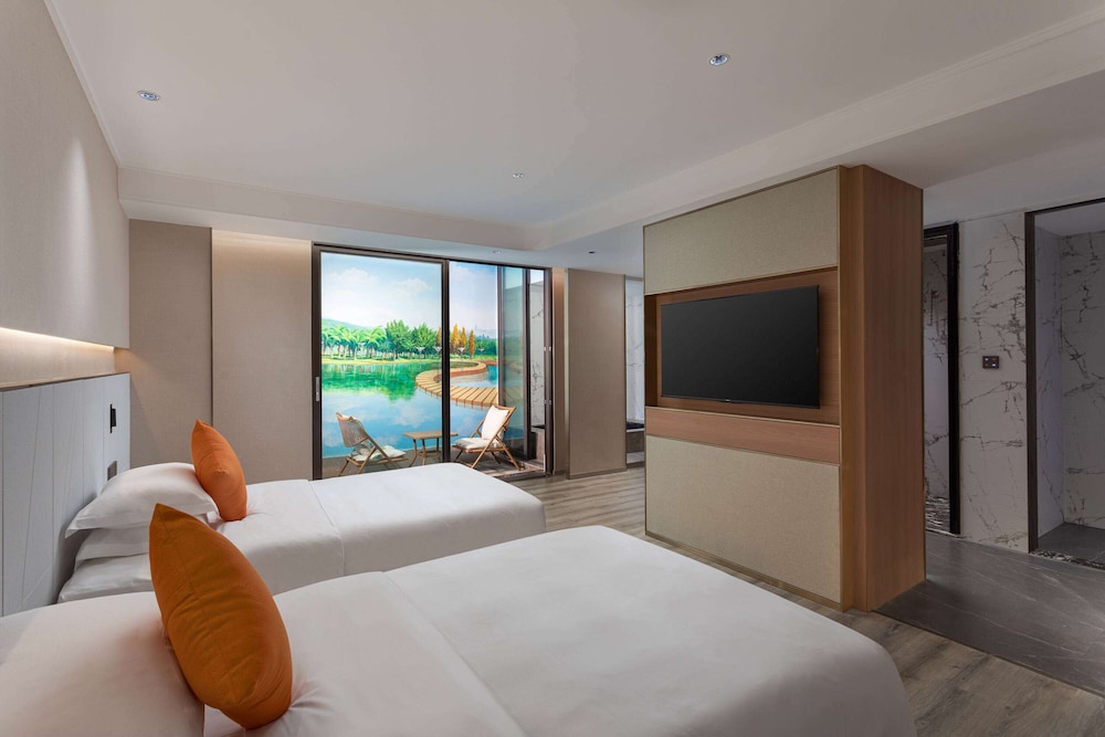Hawthorn by Wyndham Honghe Mile Hot Spring 20/34