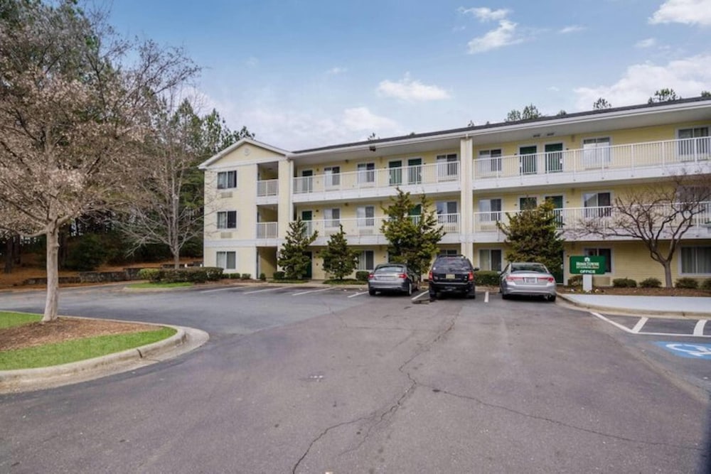 Suburban Studios Winston Salem-University Parkway 25/30
