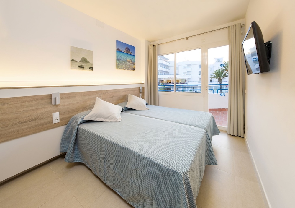 Playa Bella Beach Apartments 8/50