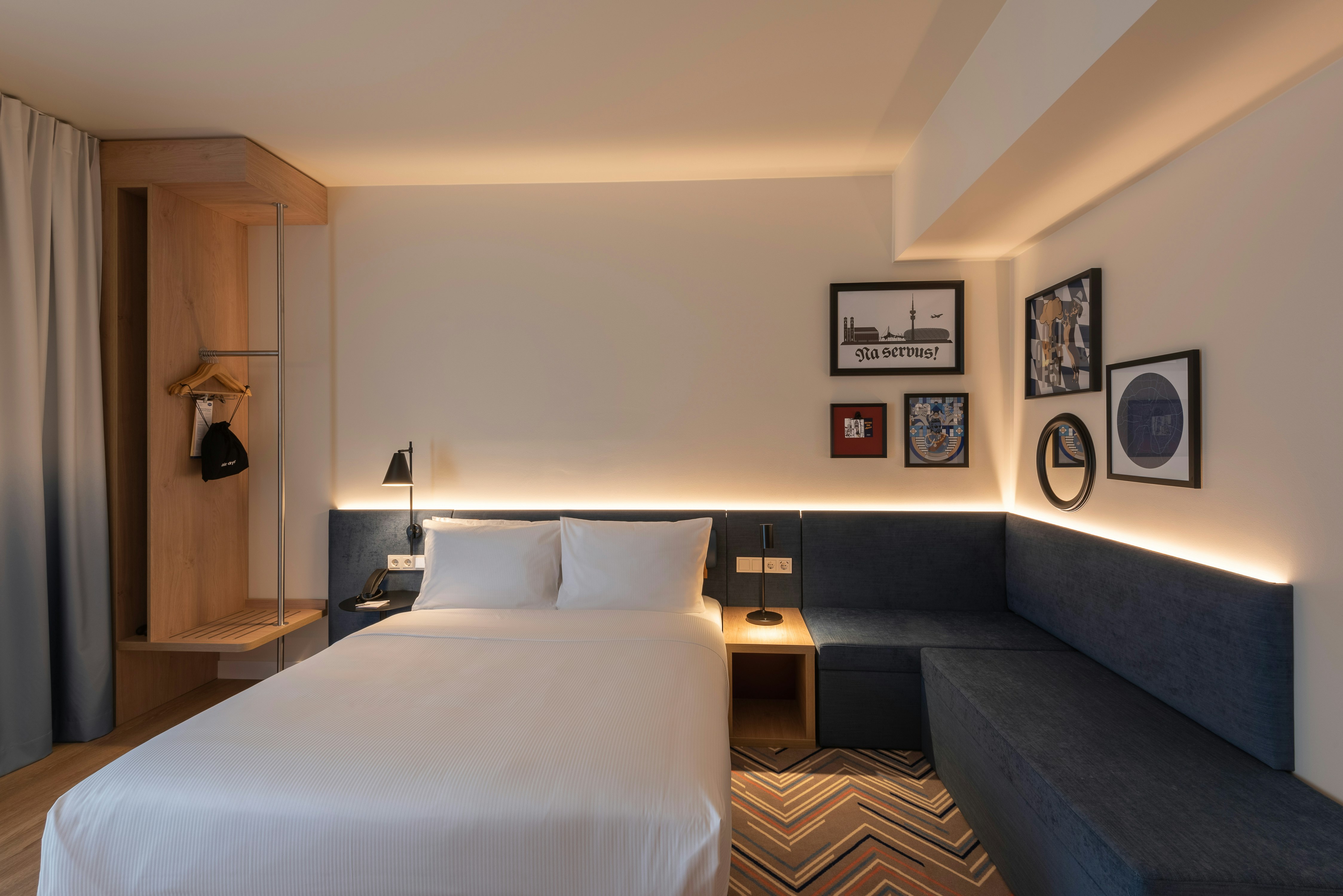 ROOM, QUEEN BED, SOFA