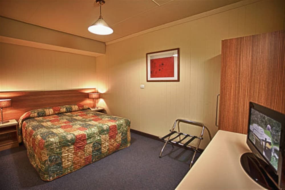Opal Inn Hotel Motel 27/68