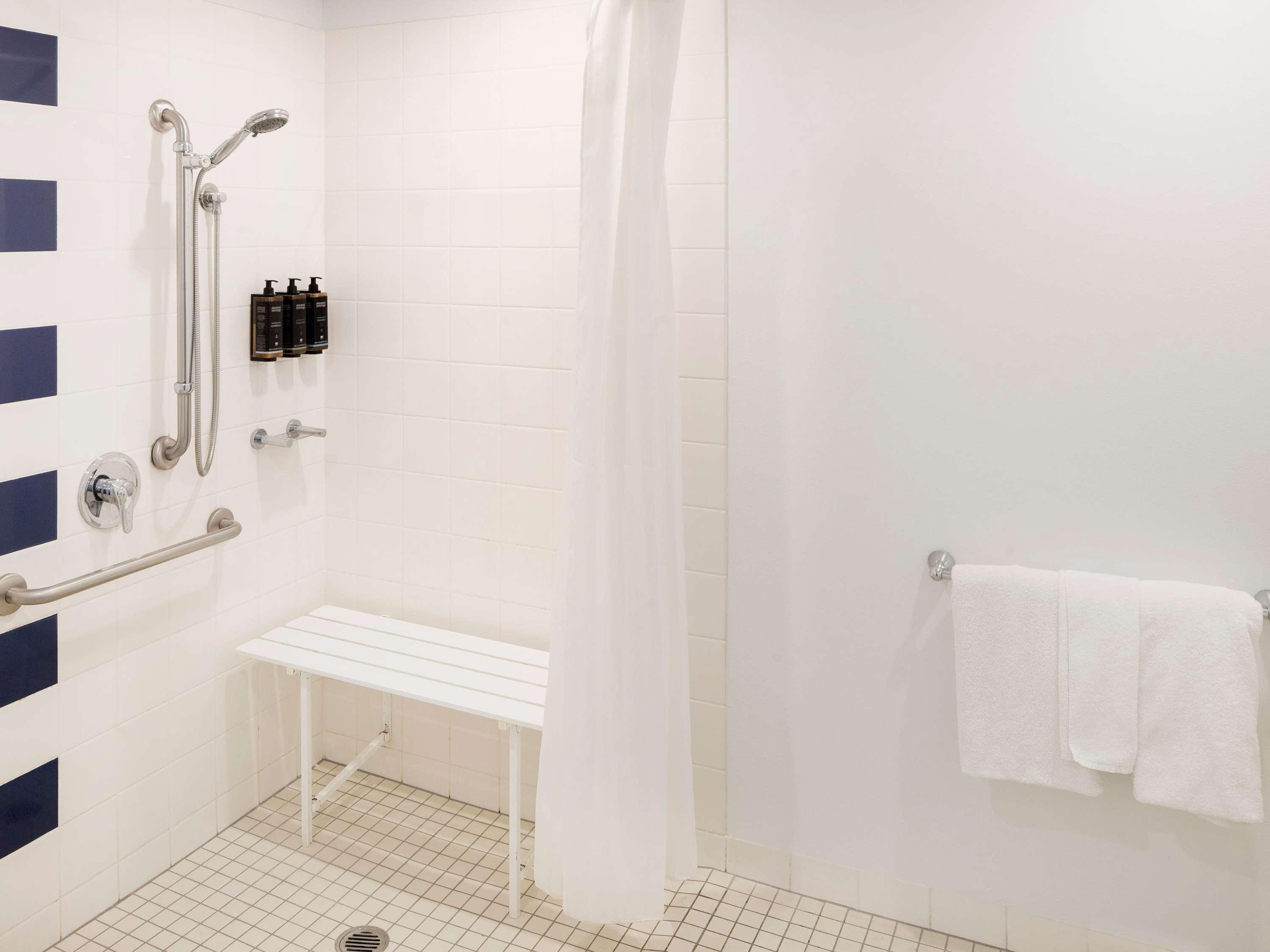 غرفة سوبيريور بسرير مزدوج لذوي الإعاقة، Mercure Sydney Bankstown 6/6