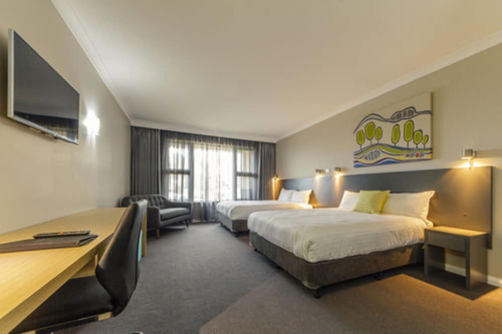 Cowra Services Club Motel 24/40
