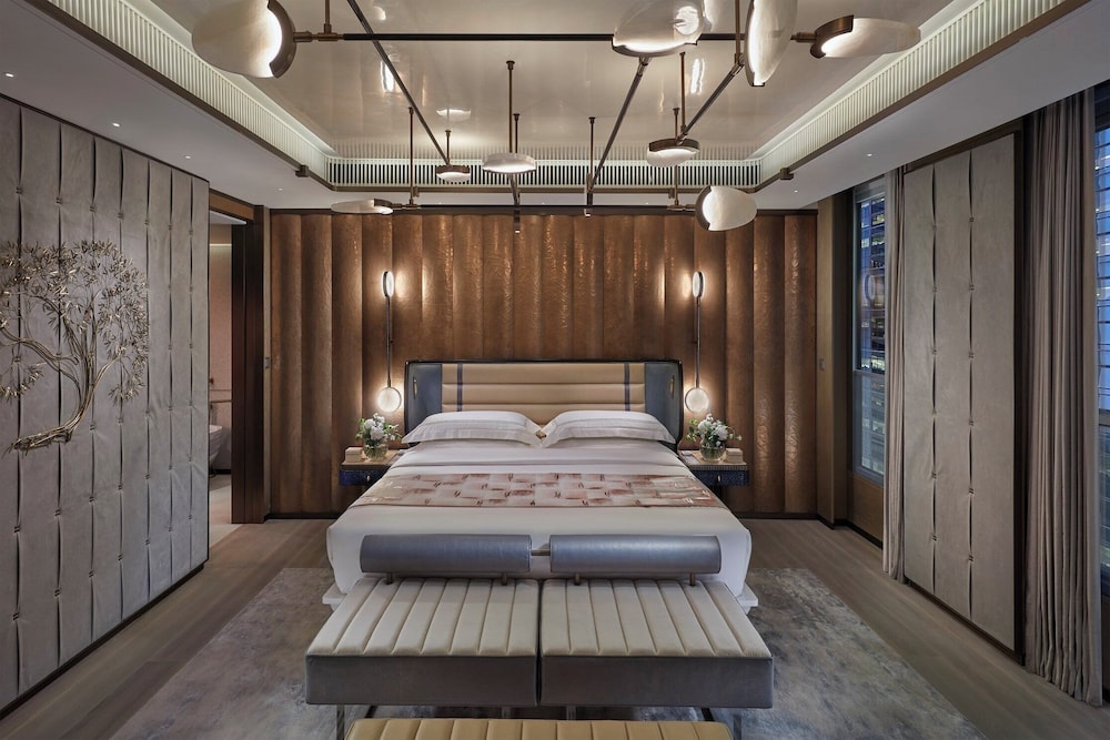 Entertainment, Suite, King Bed