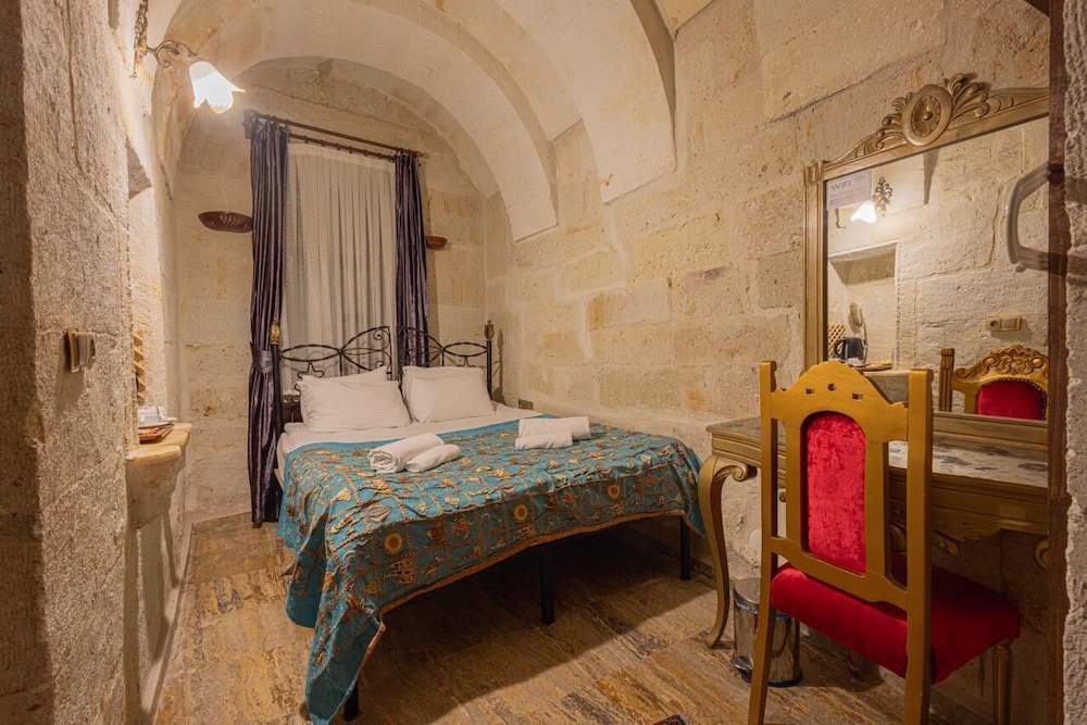 Stone, King Bed