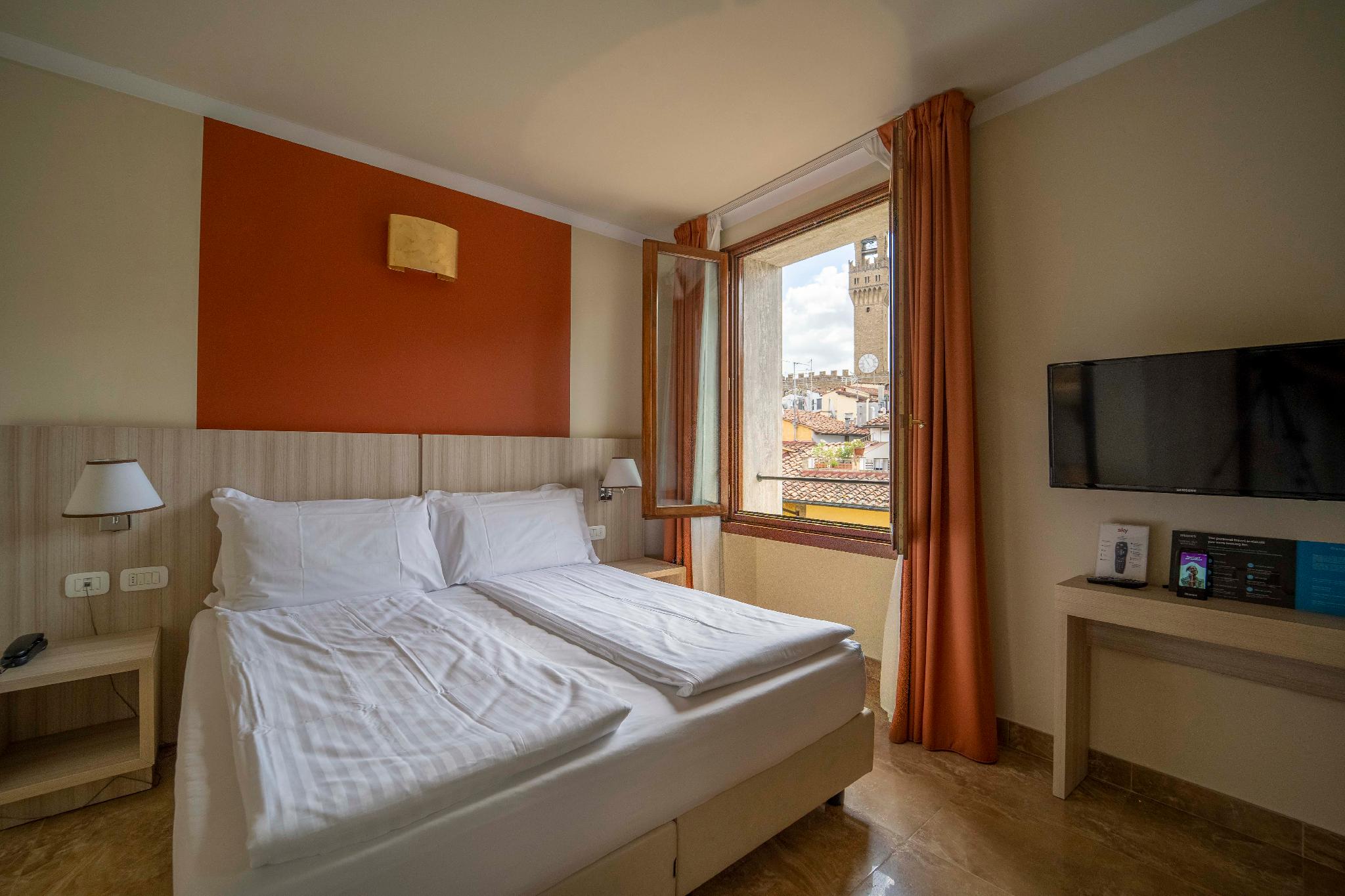 DELUXE, DOUBLE BED