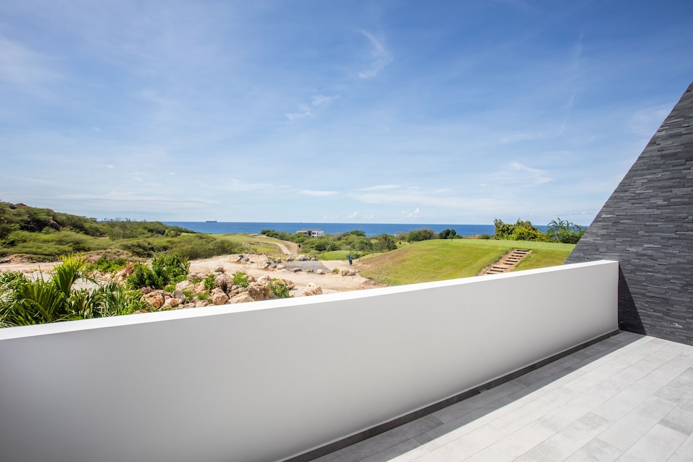 The Reef at Blue Bay Golf & Beach Resort 3/50