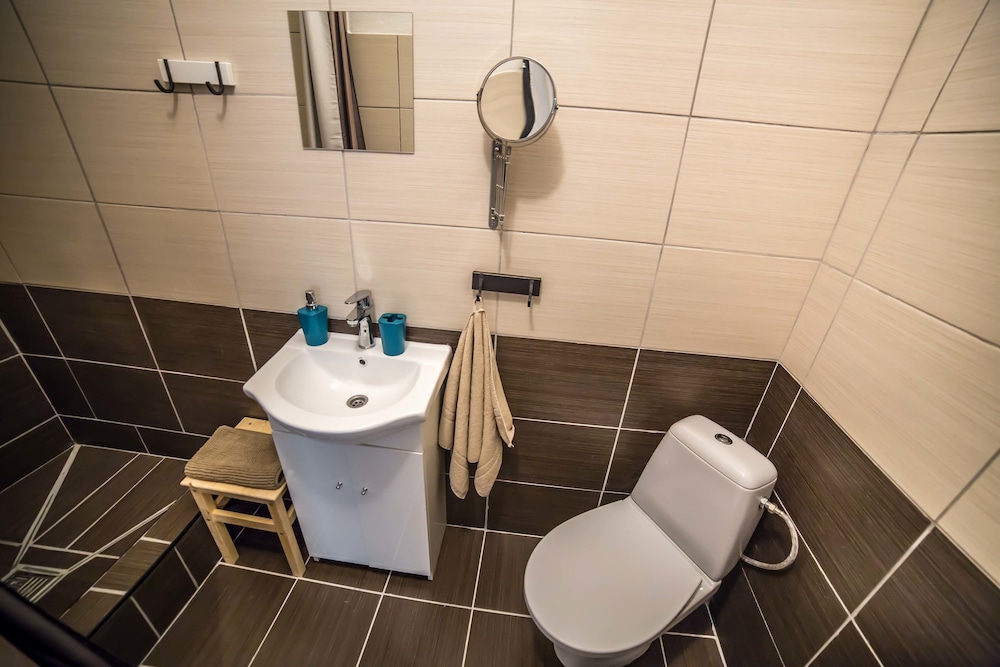 Nitra Glycerin Hostel 34/35