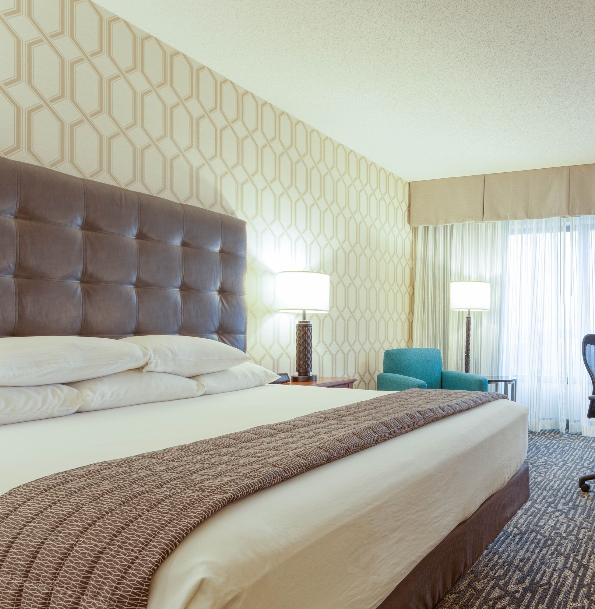 غرفة بسرير كينج في طابق مرتفع، Drury Plaza Hotel St Louis Chesterfield 3/9