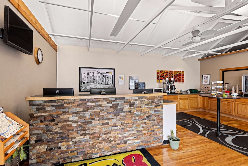 Super 8 by Wyndham Branson Shepherd of the Hills Exwy 9/60
