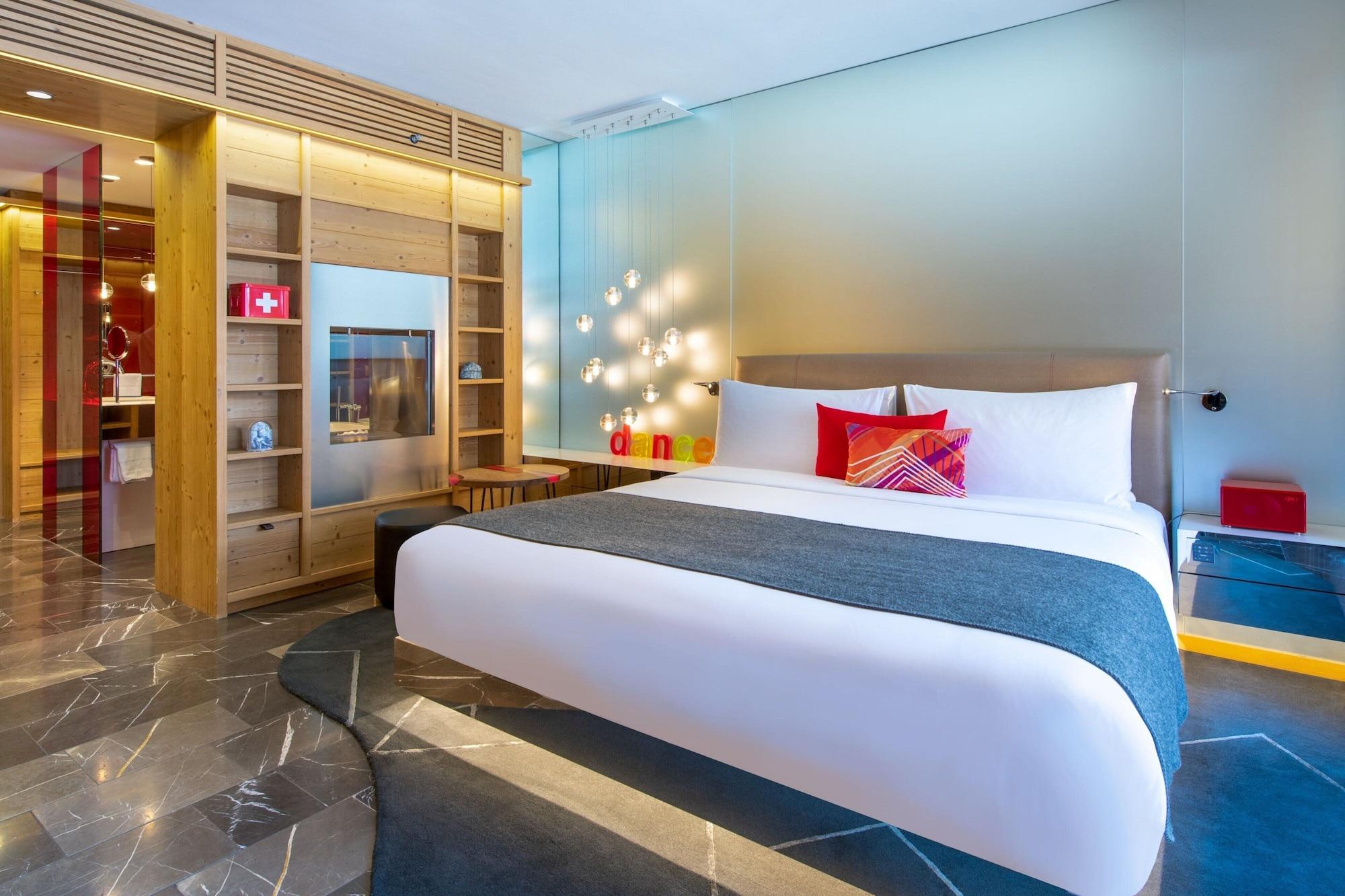 Room, King Bed, Balcony