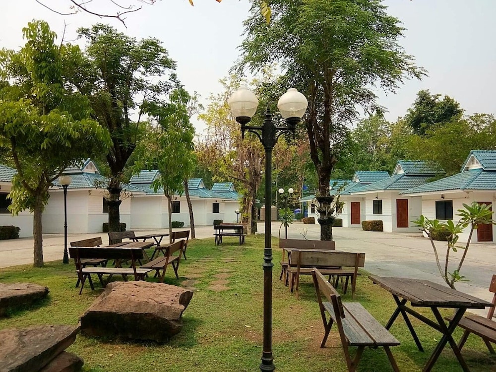 Fahproundfon Hotel 28/32