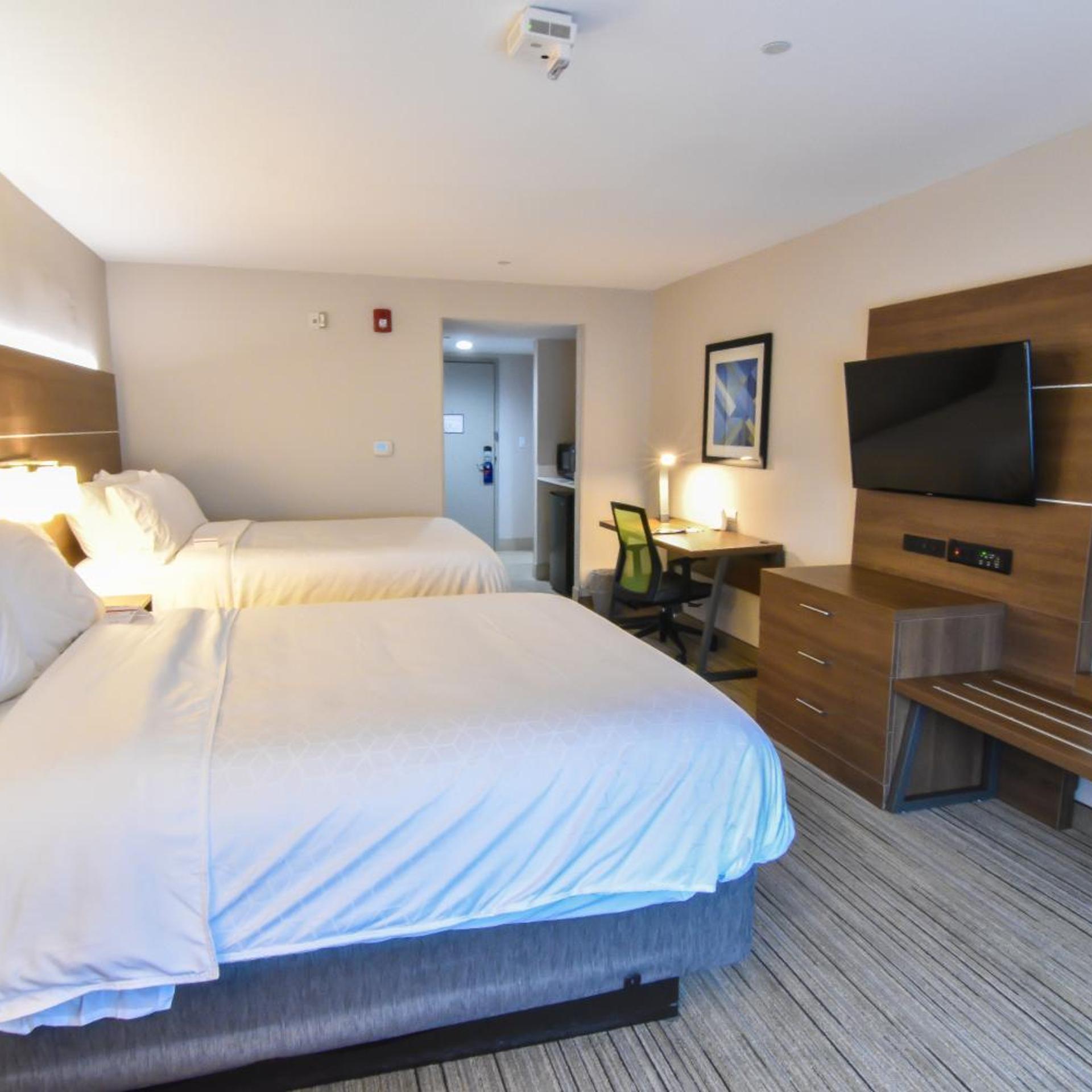 Deluxe, Twin Beds, Accessible
