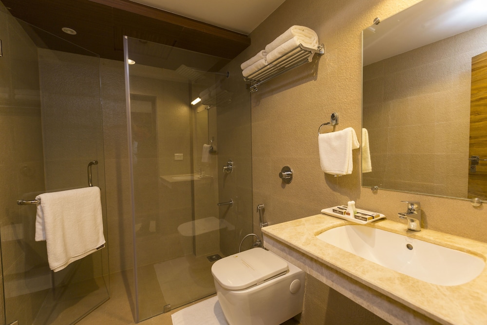 Grand Plaza Suites 20/23