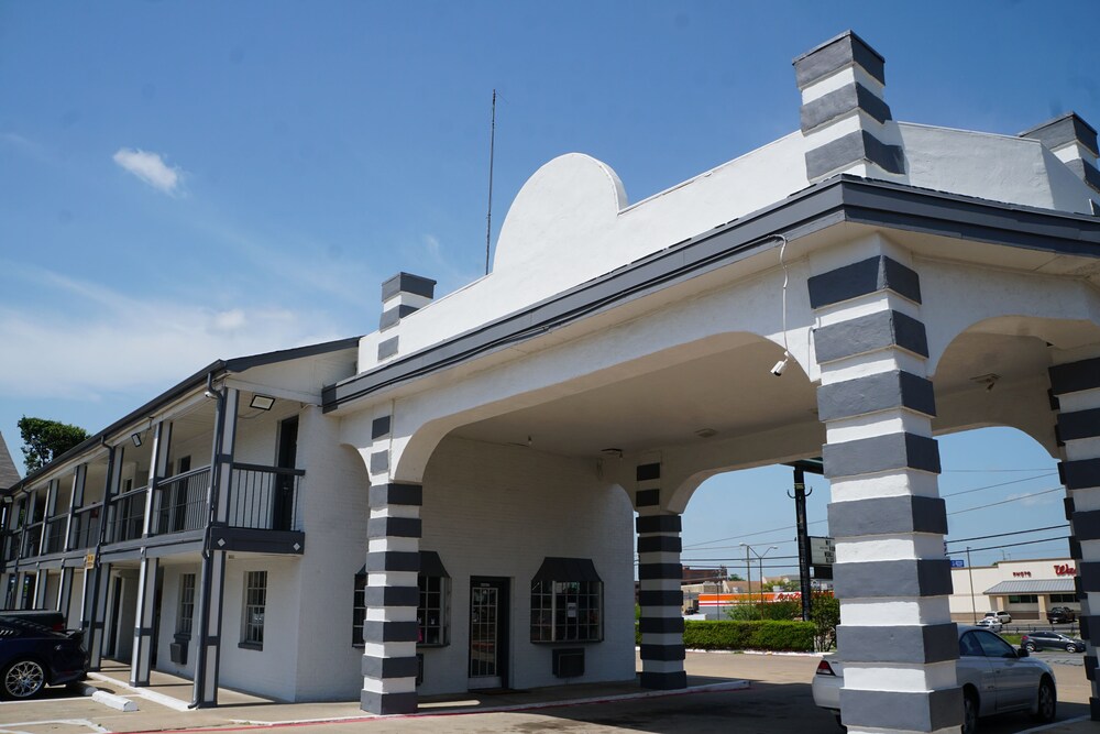 Sherman Inn 2/46