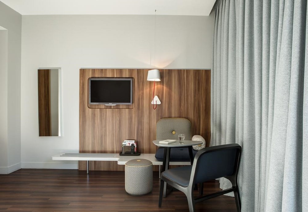 Atrium Suresnes Hotel 45/61