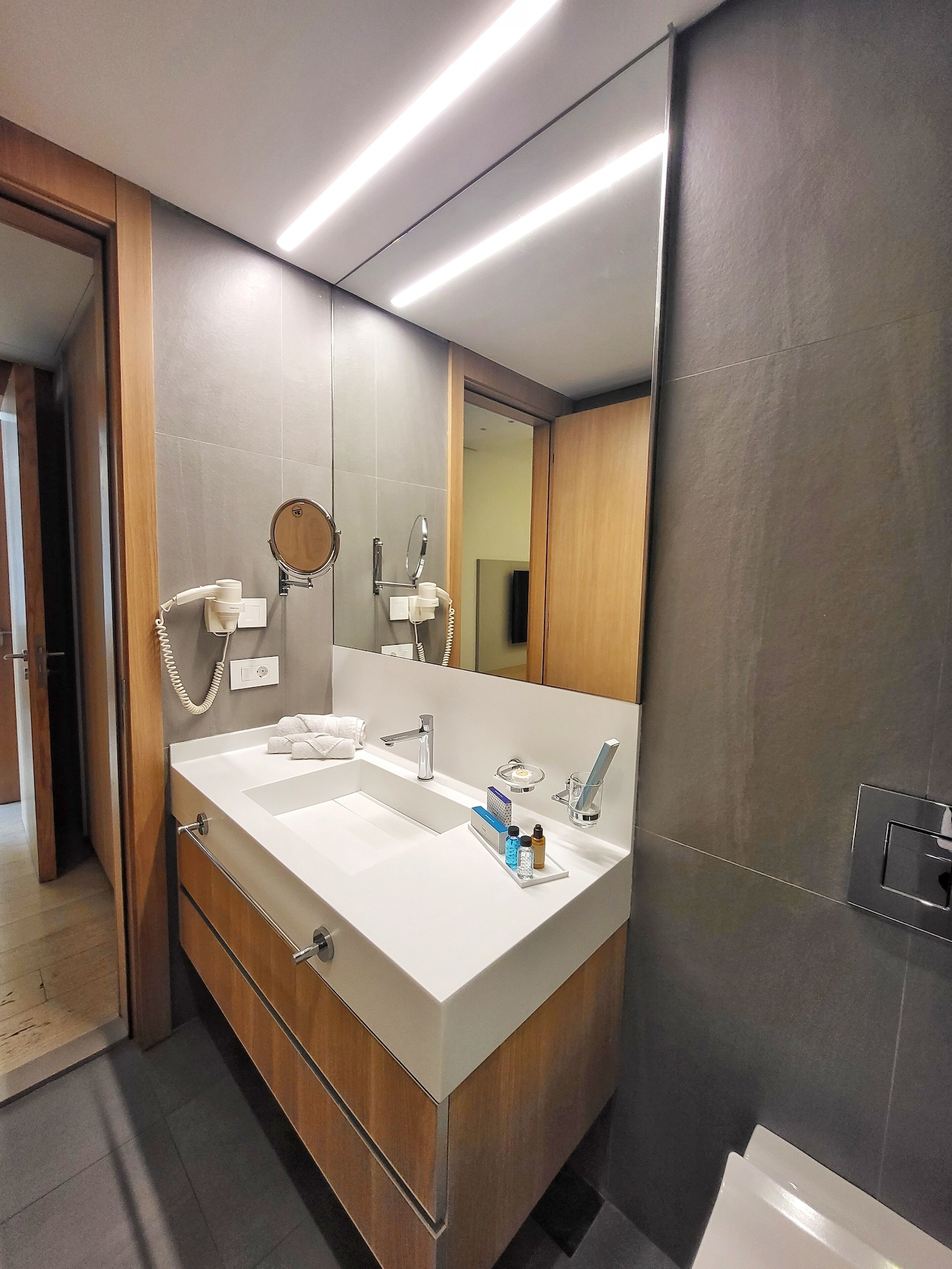 Junior Suite, Deluxe, King Bed, with Pool، Monot Suites Beirut 4/4