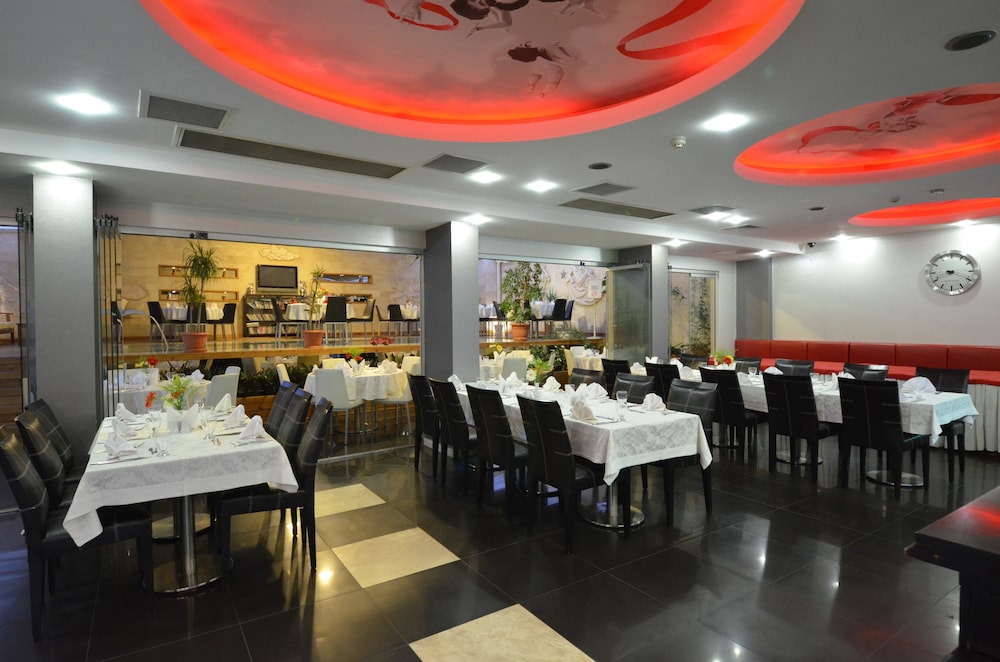 May Park Hotel 56/67
