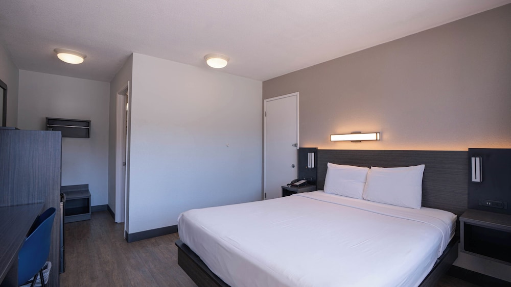 Motel6 Rochester, MN 16/57