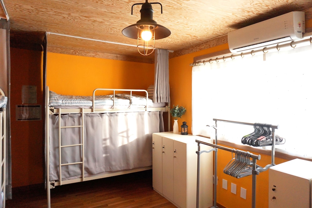 The One Hostel 18/50
