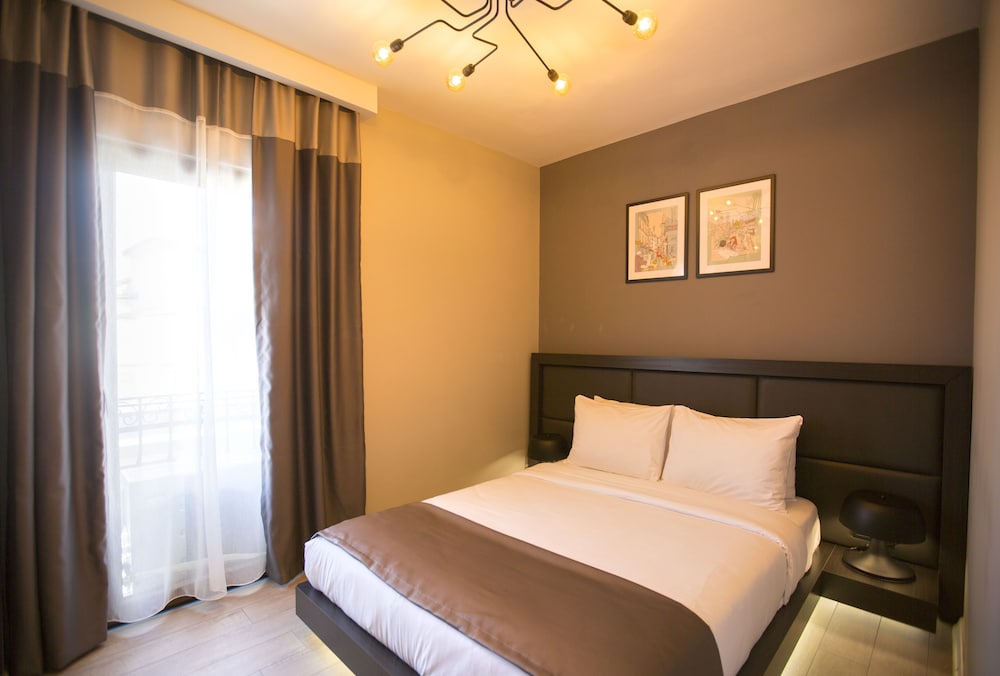 1 BEDROOM, SUITE