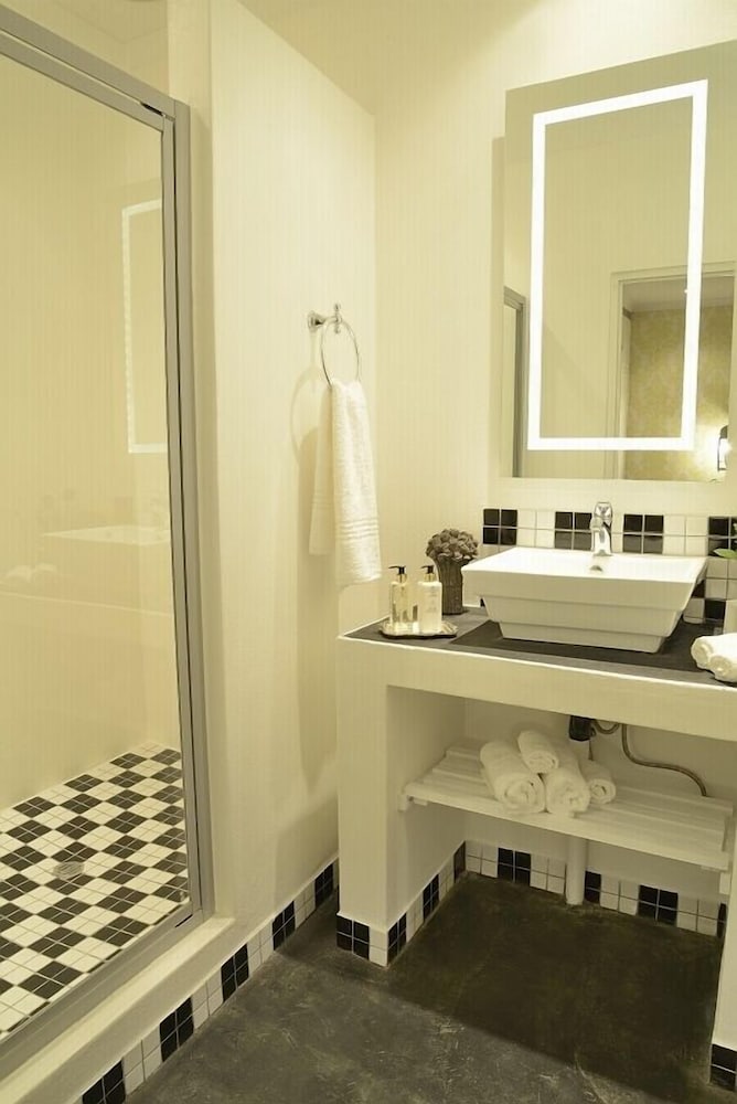 Duke And Duchess Boutique Hotel 25/27