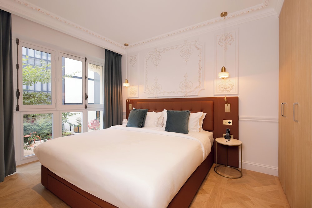 SUPERIOR, APARTMENT, QUEEN BED, SOFA